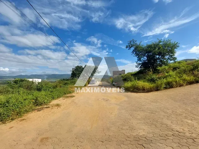 Terreno com 360m², à venda, no bairro São Geraldo em Araçuaí