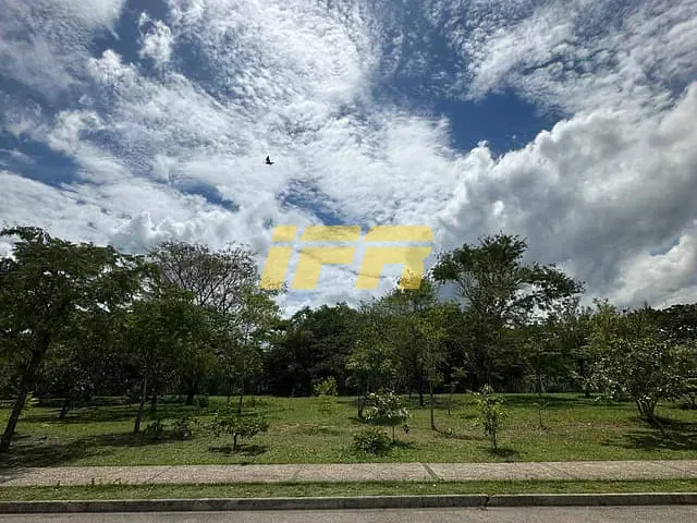 Terreno com 404m², à venda, no bairro Condomínio Ouroville em Taubaté