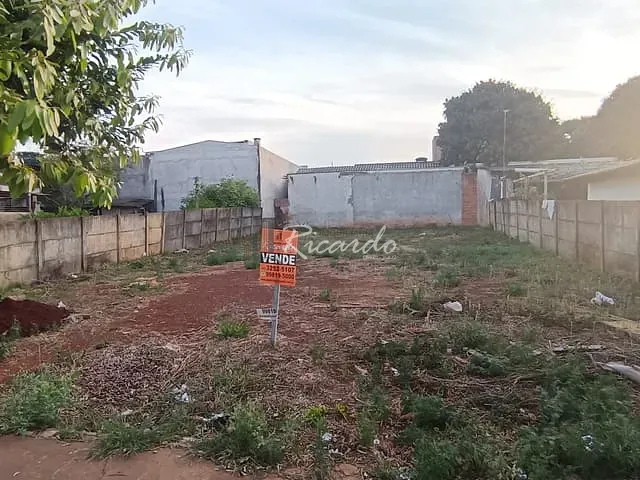 Terreno com 300m², à venda, no bairro Vila Sampaio em Arapongas