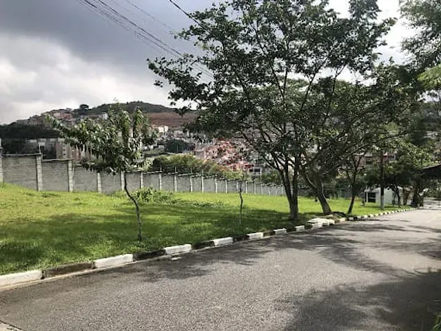 Terreno com 247m², à venda, no bairro Parque São Vicente em Mauá