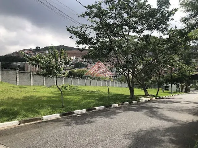 Terreno com 247m², à venda, no bairro Parque São Vicente em Mauá