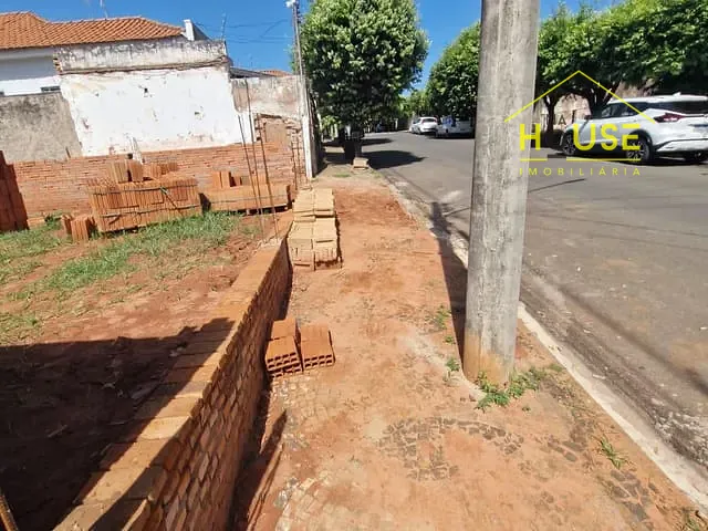 Terreno com 484m², à venda, no bairro Centro em Fernandópolis