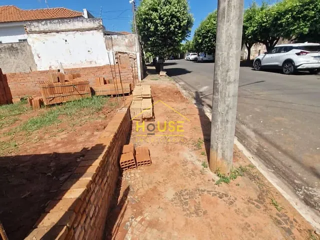 Terreno com 484m², à venda, no bairro Centro em Fernandópolis