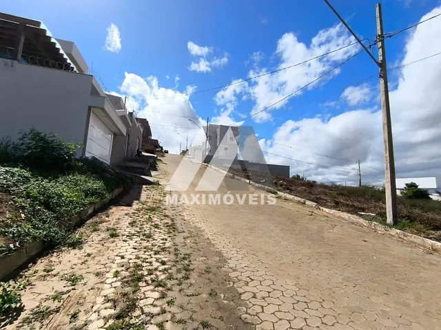 Terreno com 180m², à venda, no bairro São Geraldo em Araçuaí