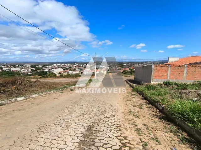 Terreno com 180m², à venda, no bairro São Geraldo em Araçuaí