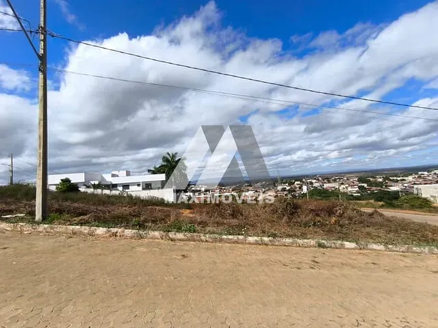 Terreno com 180m², à venda, no bairro São Geraldo em Araçuaí