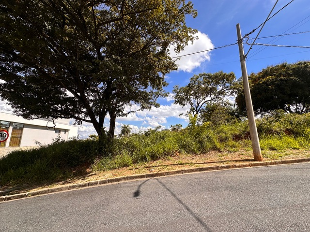 Terreno com 492m², à venda, no bairro Portal do Sol em Contagem