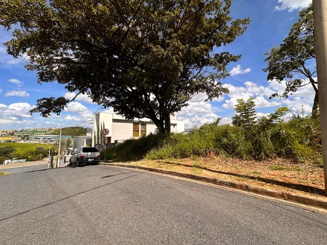 Terreno com 492m², à venda, no bairro Portal do Sol em Contagem