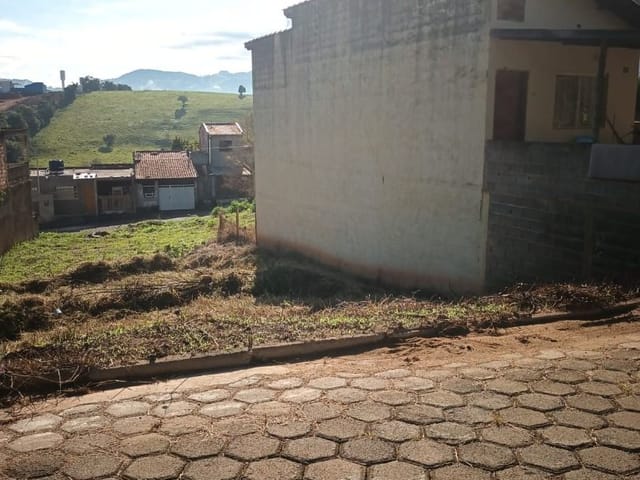 Terreno com 180m², à venda, no bairro Água Branca em Cambuí