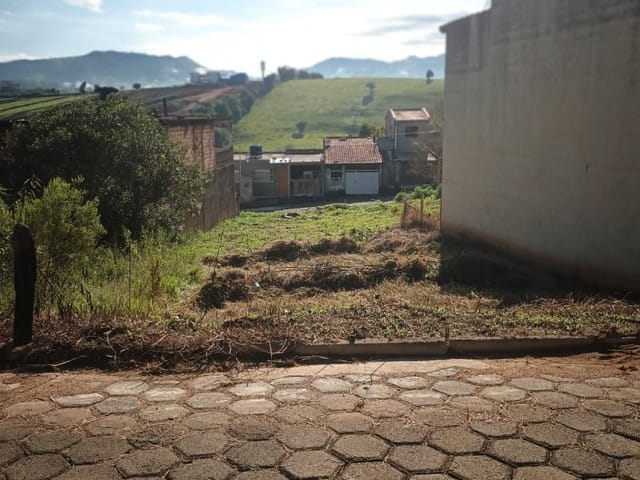 Terreno com 180m², à venda, no bairro Água Branca em Cambuí