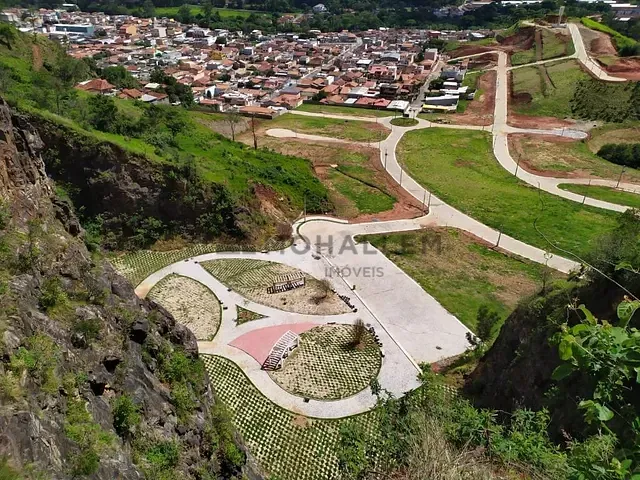 Terreno com 298m², à venda, no bairro Loteamento Vale das Hortênsias em Itajubá