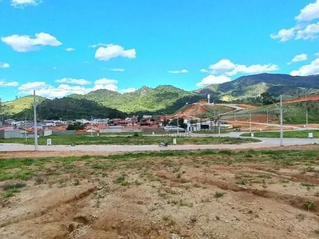 Terreno com 298m², à venda, no bairro Loteamento Vale das Hortênsias em Itajubá