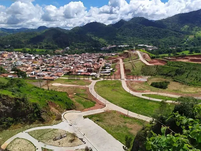 Terreno com 298m², à venda, no bairro Loteamento Vale das Hortênsias em Itajubá