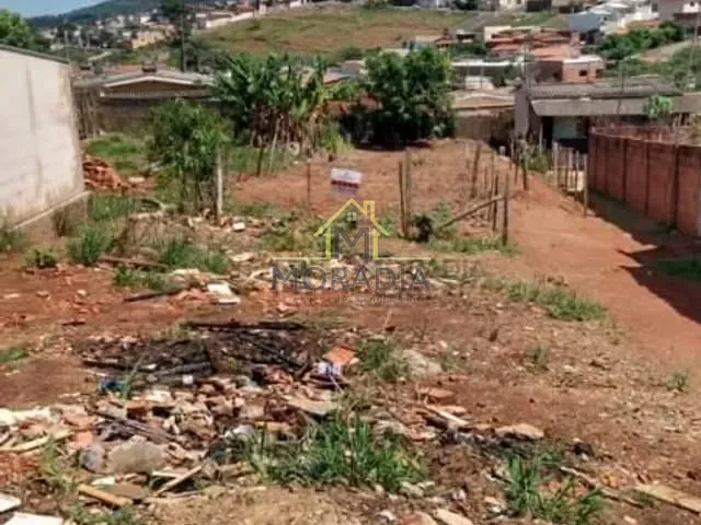 Terreno com 494m², à venda, no bairro Recreio dos Badeirantes em Guaxupé