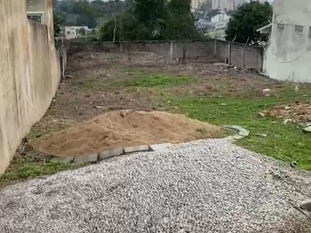 Terreno com 546m², à venda, no bairro Granja dos Cavaleiros em Macaé