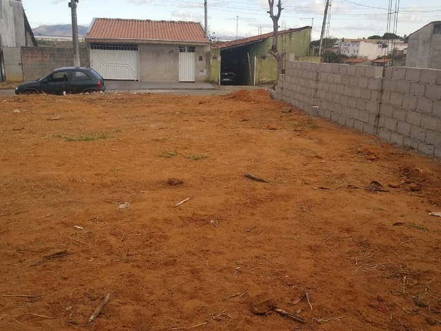 Terreno com 140m², à venda, no bairro Esplanada Santa Terezinha em Taubaté