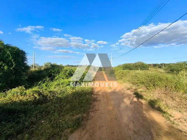 Terreno com 180m², à venda, no bairro São Francisco 2 em Araçuaí