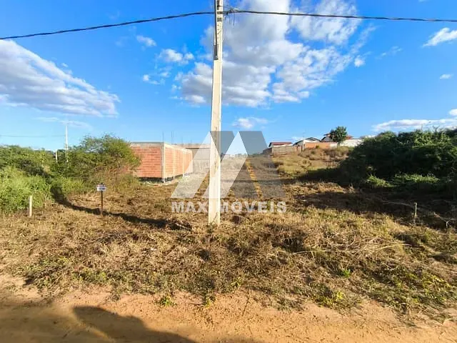Terreno com 180m², à venda, no bairro São Francisco 2 em Araçuaí