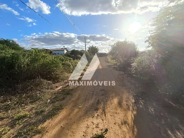 Terreno com 180m², à venda, no bairro São Francisco 2 em Araçuaí