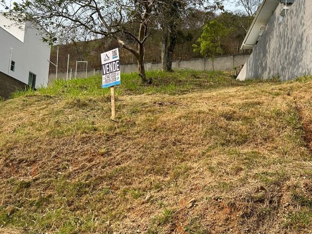 Terreno com 450m², à venda, no bairro Lagoa em Macaé