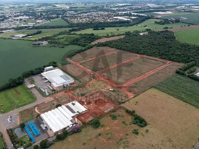 Terreno com 825m², à venda, no bairro Borda da Mata em Holambra