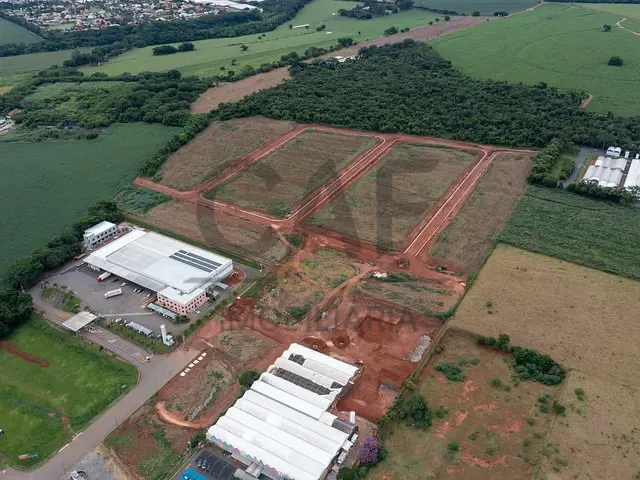 Terreno com 825m², à venda, no bairro Borda da Mata em Holambra