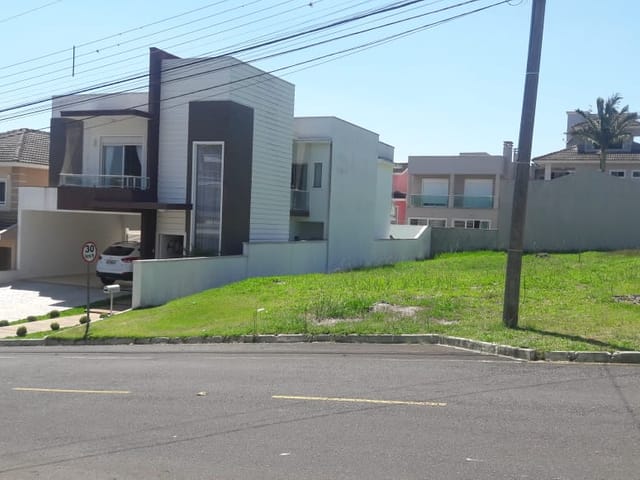 Terreno com 300m², à venda, no bairro Oficinas em Ponta Grossa