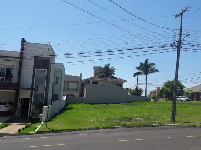 Terreno com 300m², à venda, no bairro Oficinas em Ponta Grossa