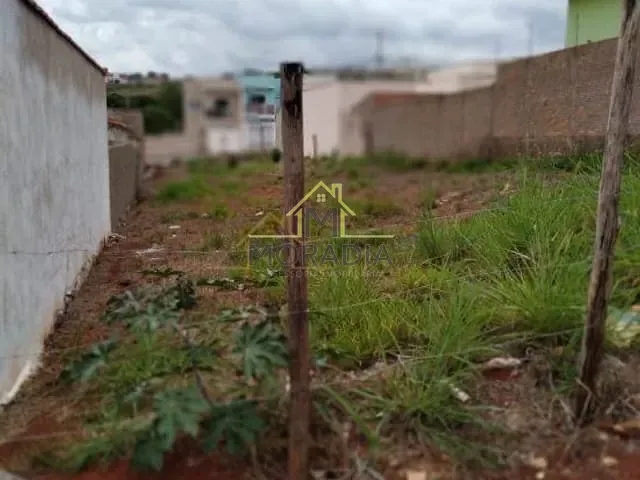 Terreno com 250m², à venda, no bairro Jardim Limoeiro em Guaxupé