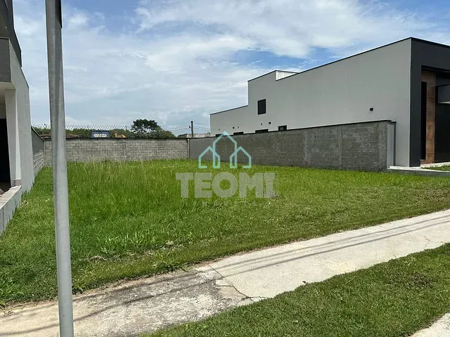 Terreno com 300m², à venda, no bairro Piracangaguá em Taubaté