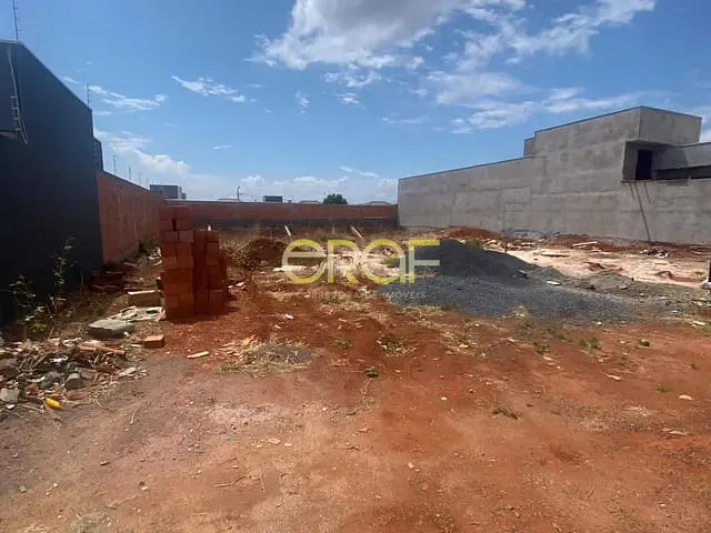 Terreno com 300m², à venda, no bairro Parque Serrano em Formosa