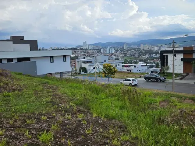 Terreno com 483m², à venda, no bairro Jardim Florestal em Jundiaí