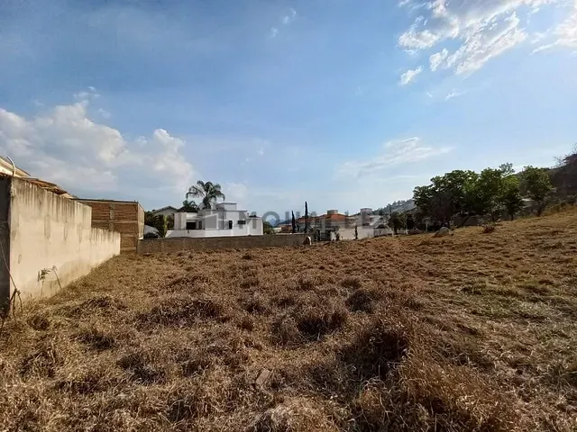 Terreno com 810m², à venda, no bairro Pinheirinho em Itajubá