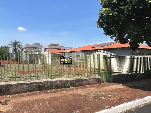 Terreno com 765m², à venda, no bairro Centro em Rolândia