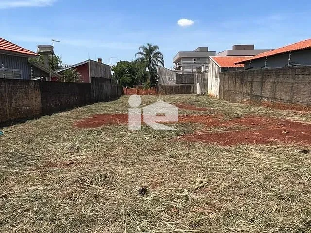 Terreno com 765m², à venda, no bairro Centro em Rolândia