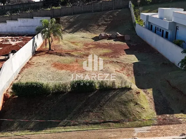 Terreno com 1079m², à venda, no bairro Jardim Guanabara em Apucarana