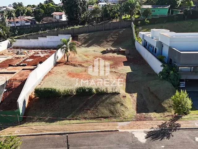 Terreno com 1079m², à venda, no bairro Jardim Guanabara em Apucarana