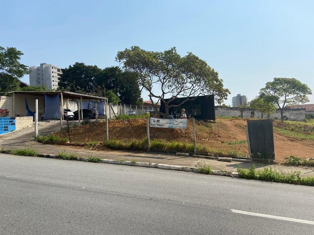 Terreno com 2000m², à venda, no bairro Vista Alegre em Taubaté