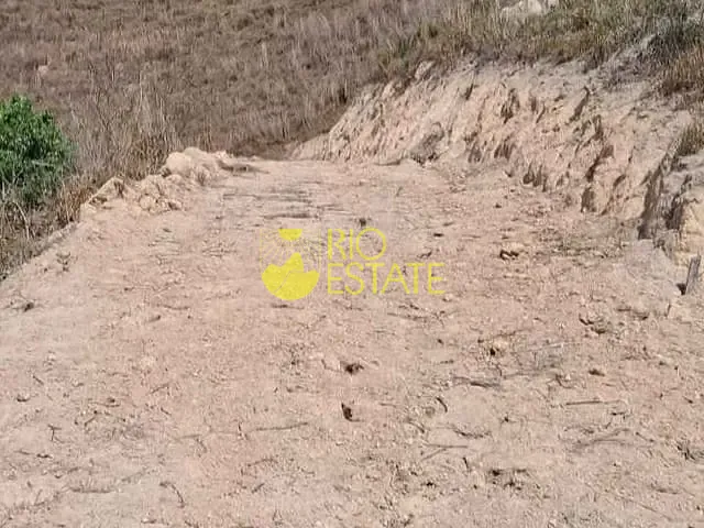 Terreno com 300m², à venda, no bairro Vale dos Pinheiros em Pinheiral