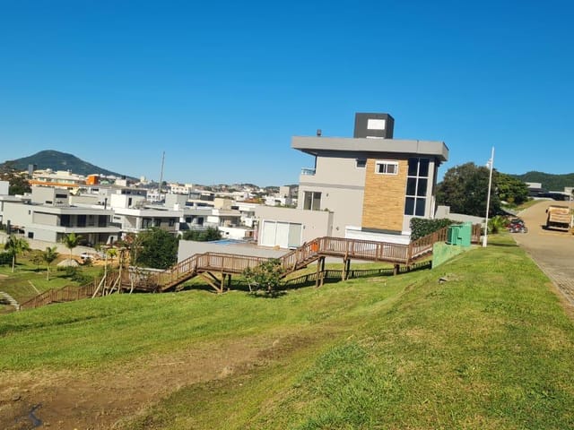 Terreno com 509m², à venda, no bairro Ingleses do Rio Vermelho em Florianópolis