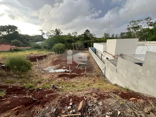 Terreno com 868m², à venda, no bairro Centro em Rolândia