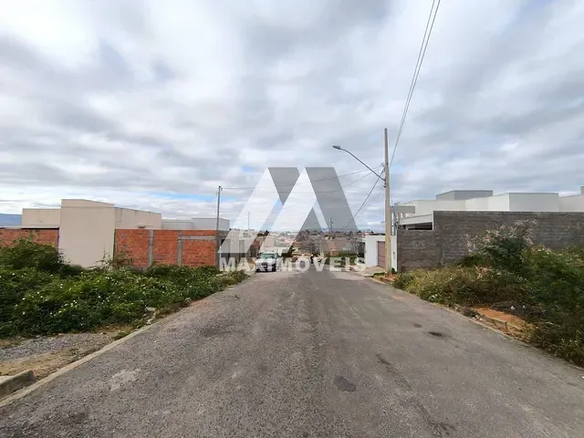Terreno com 360m², à venda, no bairro São Mateus em Araçuaí