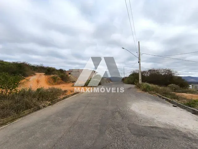 Terreno com 360m², à venda, no bairro São Mateus em Araçuaí