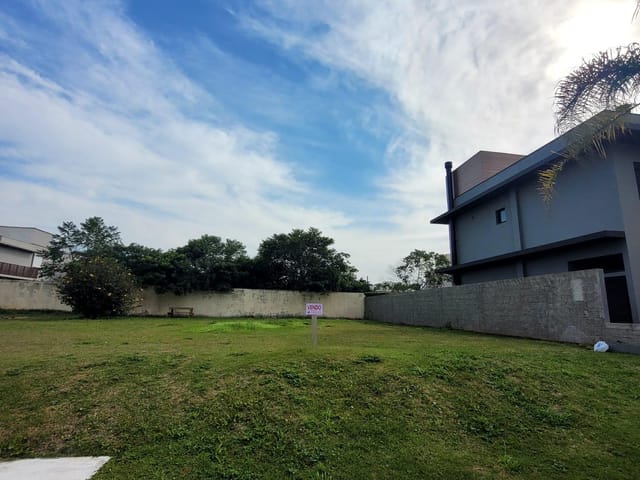 Terreno com 400m², à venda, no bairro Ingleses do Rio Vermelho em Florianópolis