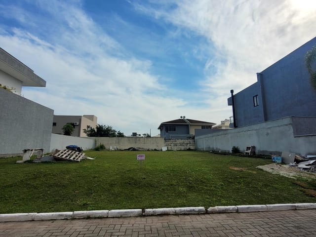Terreno com 400m², à venda, no bairro Ingleses do Rio Vermelho em Florianópolis