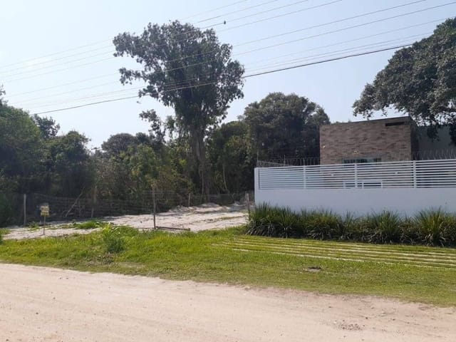 Terreno com 240m², à venda, no bairro Laranjal em Pelotas