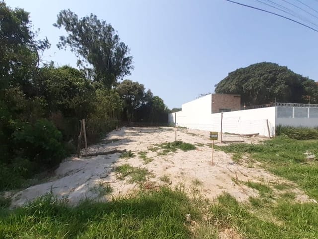 Terreno com 240m², à venda, no bairro Laranjal em Pelotas