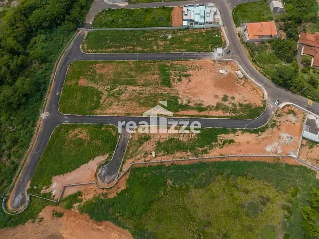 Terreno com 250m², à venda, no bairro Pires em Itapira