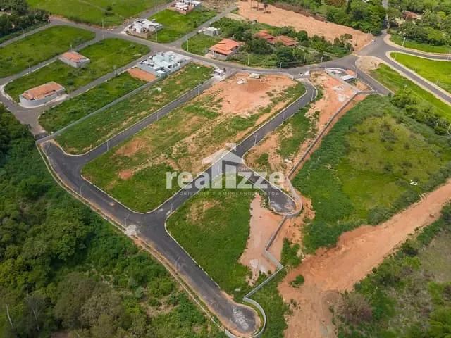 Terreno com 250m², à venda, no bairro Pires em Itapira