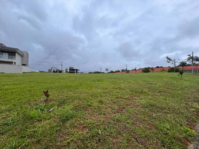 Terreno com 473m², à venda, no bairro Loteamento Extensao Do Serrama em Rio das Ostras